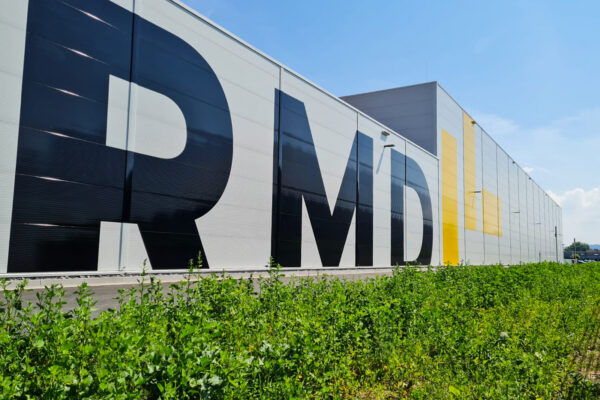 sessner-folierungen-fassadenbeschriftung-02 Beispielbild von einer Fassadenbeschriftung