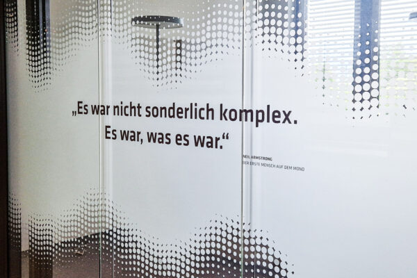 sessner-folierungen-sicherheitsfolierung-01 Beispielbild für eine Indoor-Folierung