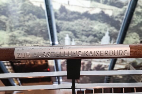 sessner-leistungen-taktile-beschilderung-07 sessner-leistungen-taktile-beschilderung-07